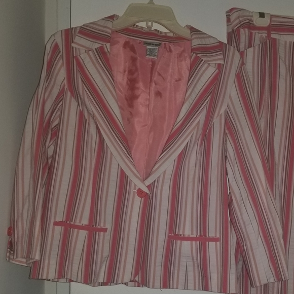 Seersucker Capri Set - Picture 3 of 8